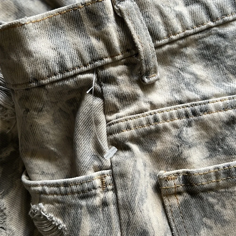 NWOT Levi’s High Rise Ripped Shorts